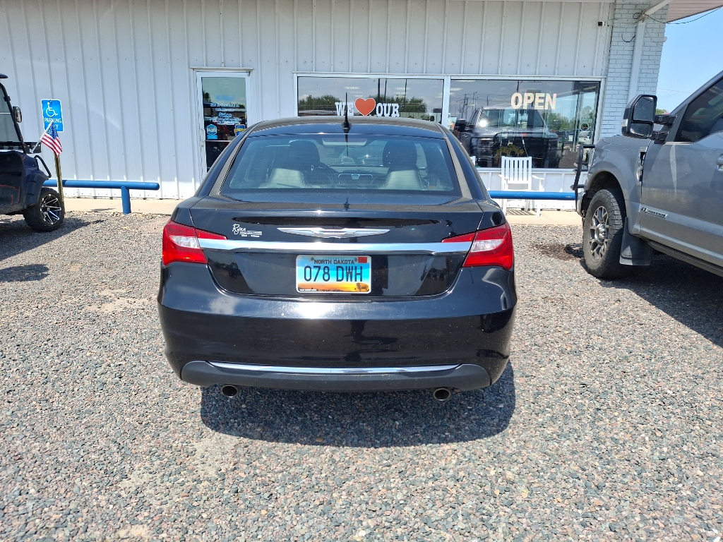 2011 Chrysler 200 Limited photo 4