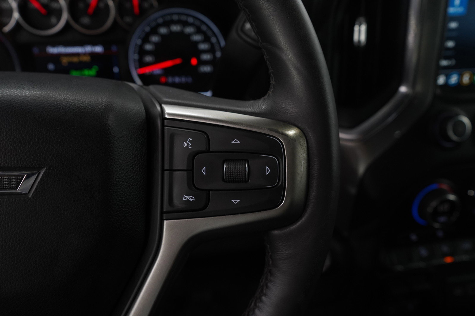 2021 Chevrolet Silverado RST photo 19