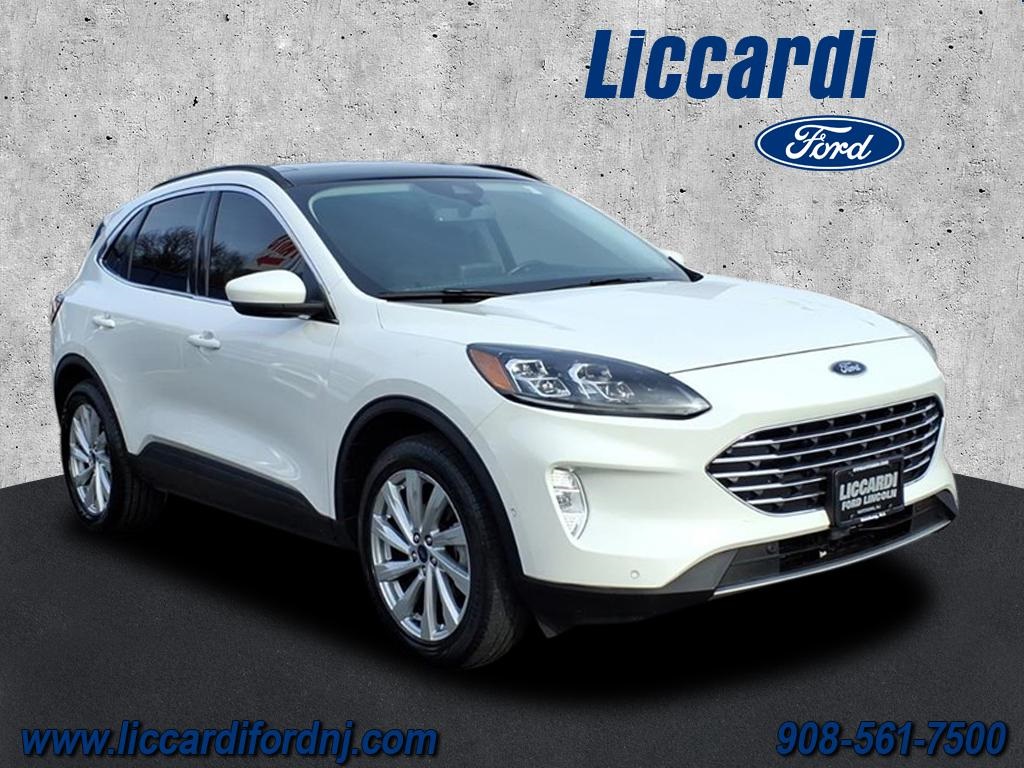 2022 Ford Escape Titanium's photo