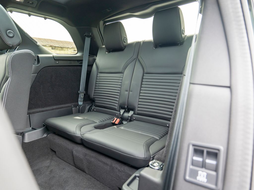 2024 Land Rover Discovery Metropolitan Edition photo 30