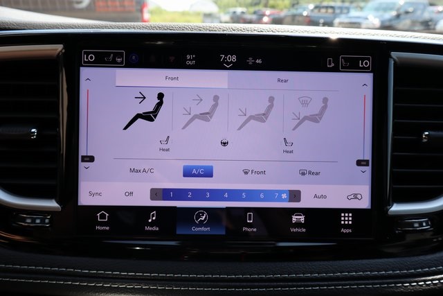 2025 Chrysler Pacifica photo 18
