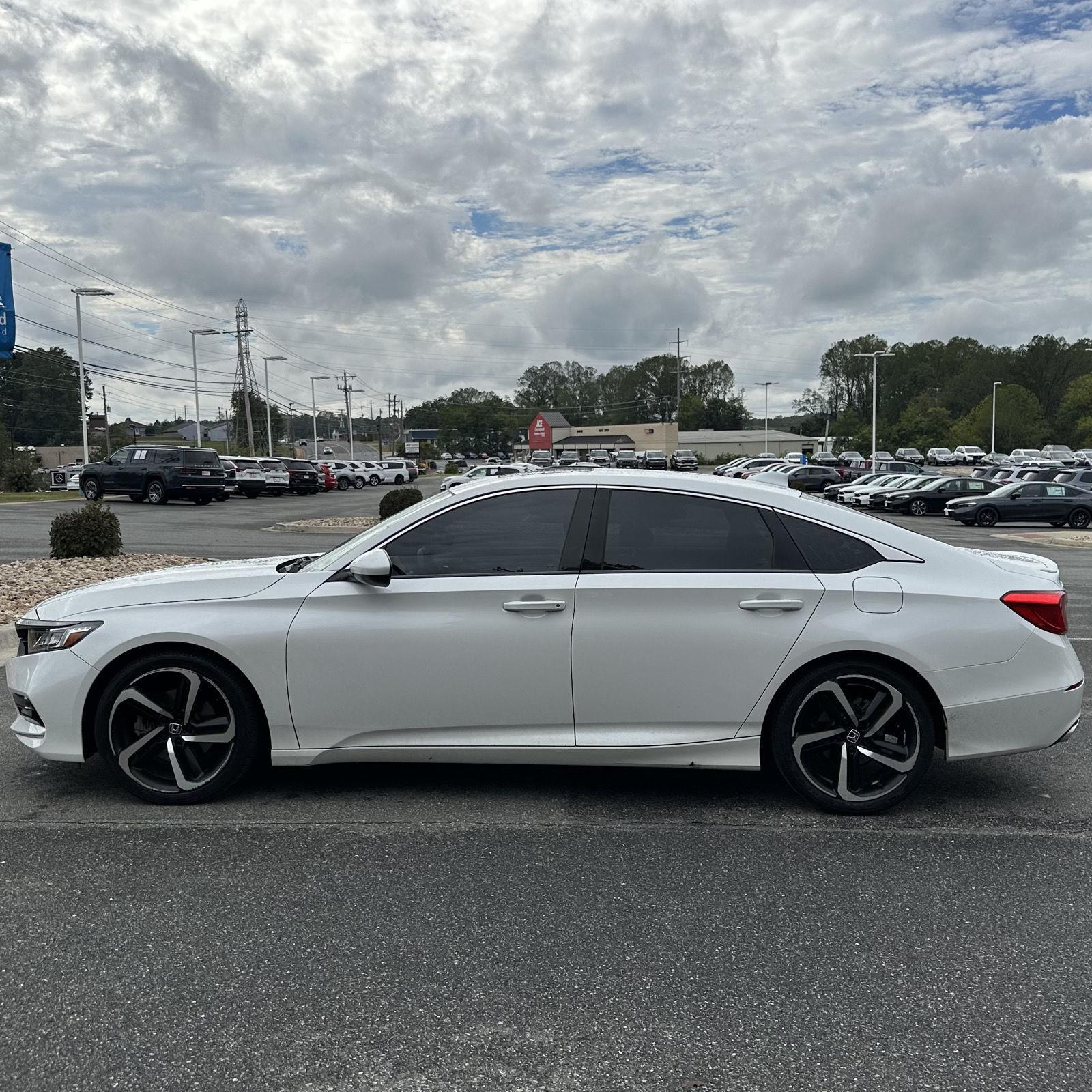 2019 Honda Accord Sport 2.0T photo 2