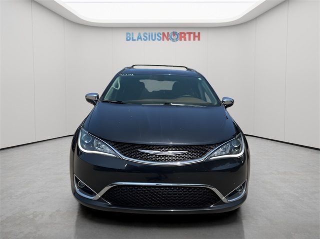 2017 Chrysler Pacifica Limited photo 2