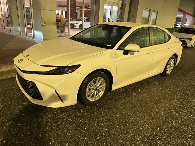 2025 Toyota Camry LE photo 5