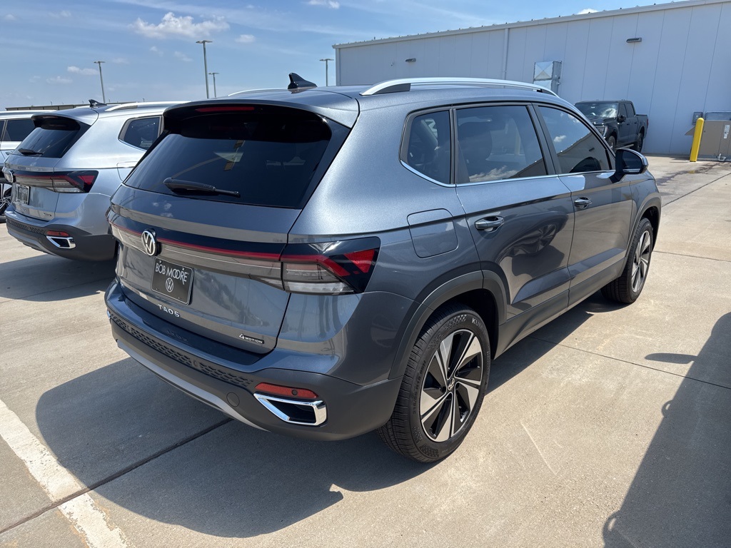 2025 Volkswagen Taos SE photo 3