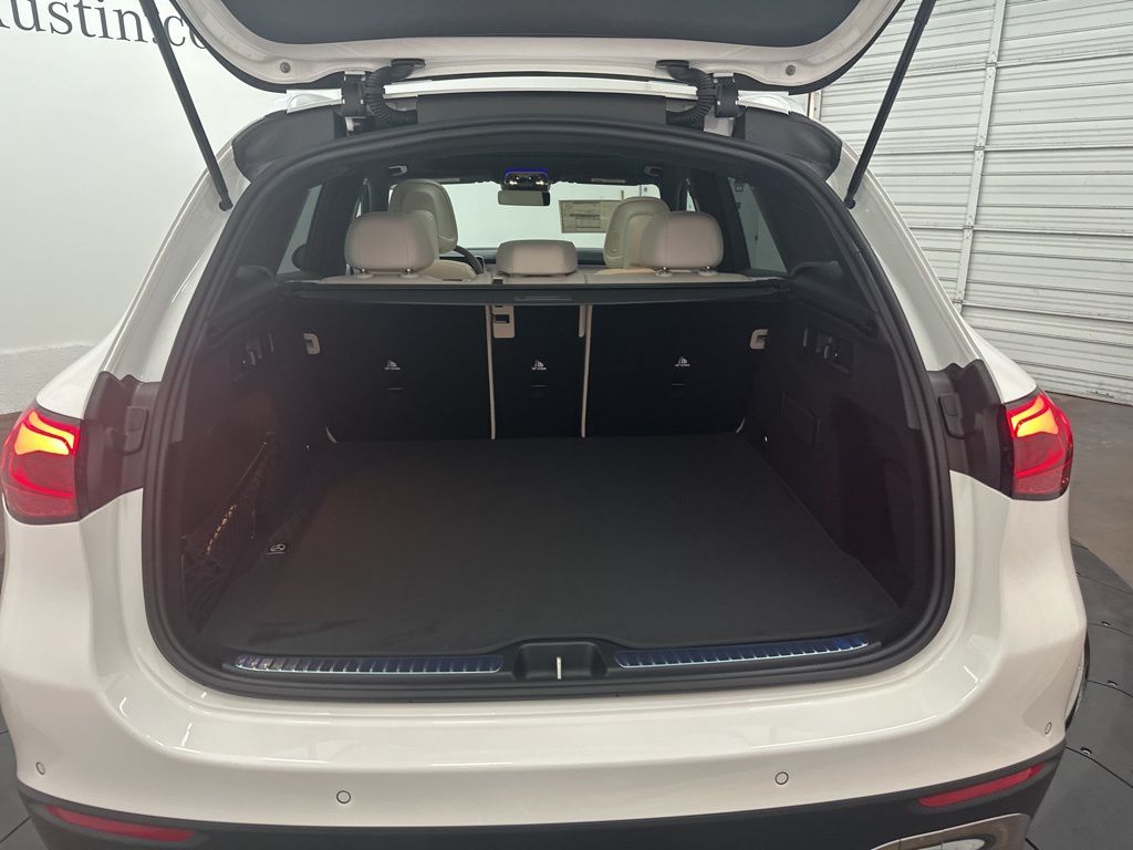 2026 Mercedes Benz GLC 300 photo 19