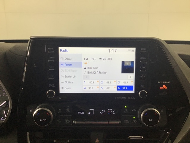 2022 Toyota Highlander XLE photo 16