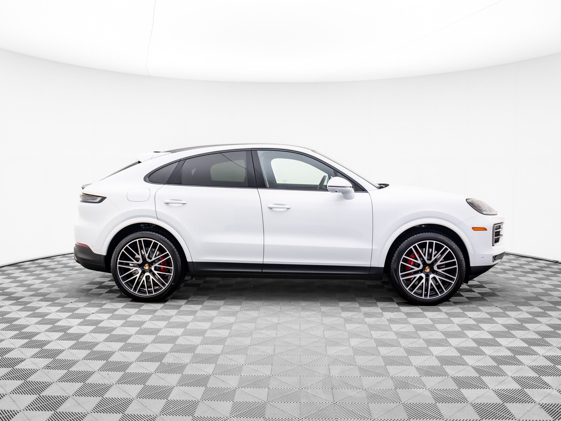 2025 Porsche Cayenne Coupe S photo 6