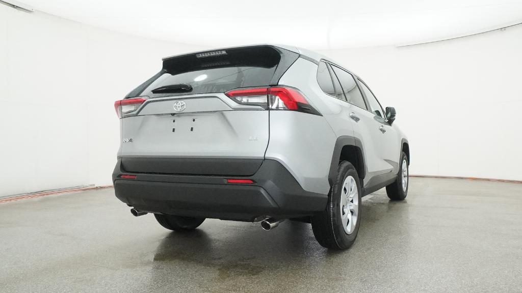 2025 Toyota RAV4 LE photo 20
