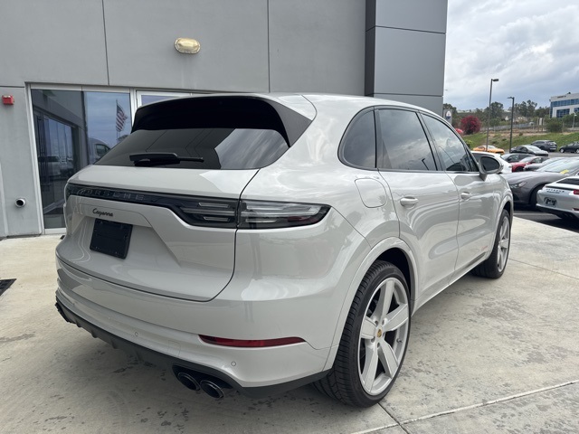 2022 Porsche Cayenne Platinum Edition photo 7