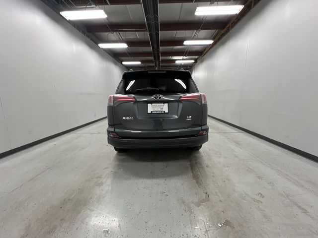 2017 Toyota RAV4 LE photo 3