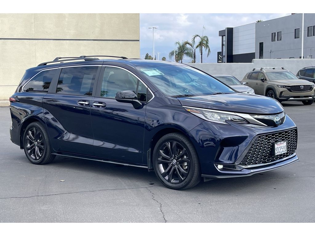 2022 Toyota Sienna XSE photo 7