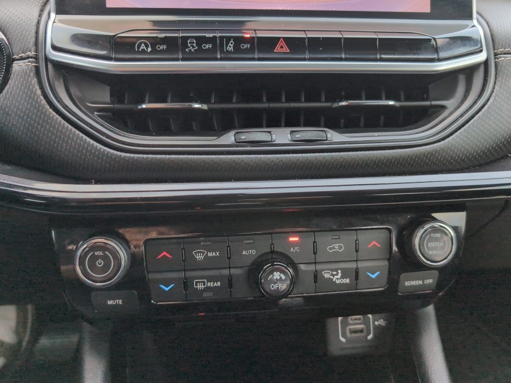 2023 Jeep Compass Altitude photo 18