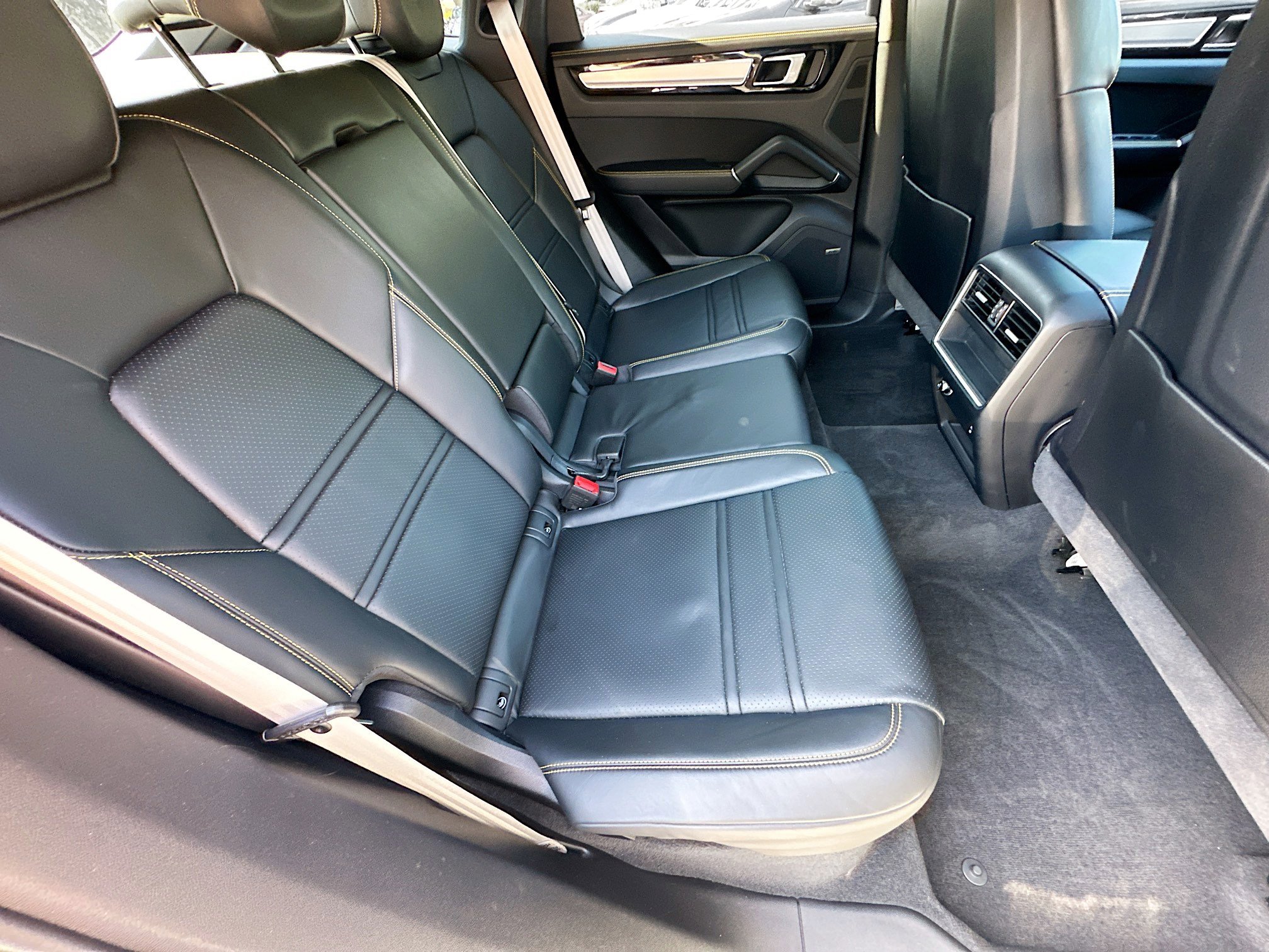2022 Porsche Cayenne Platinum Edition photo 28
