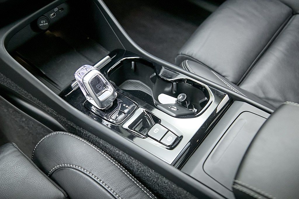 2023 VOLVO XC40 - Image 16