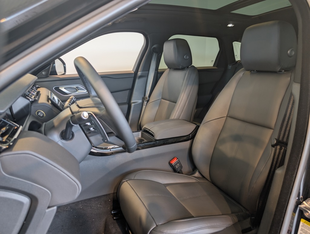 2026 Land Rover Range Rover Velar S photo 11