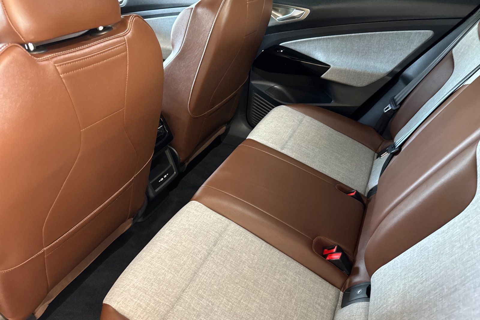 2023 Volkswagen ID.4 Pro photo 11