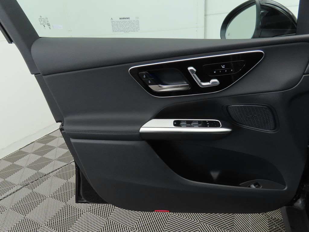 2025 Mercedes Benz GLC 300 photo 22