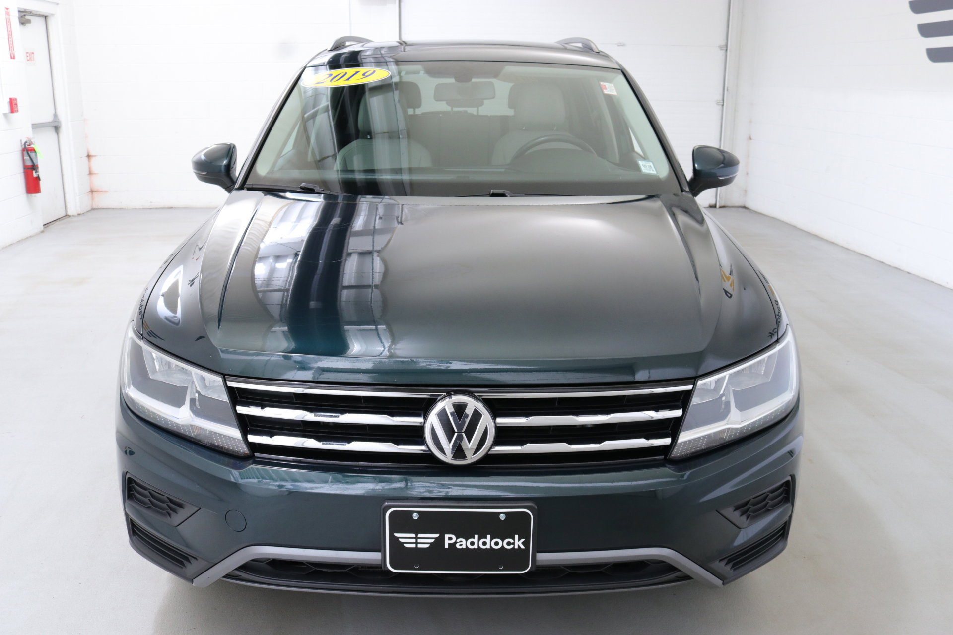 2019 Volkswagen Tiguan SEL R-Line photo 2