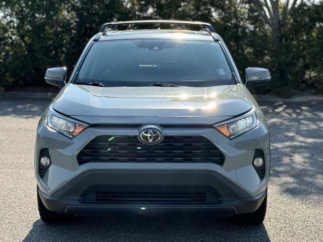 2020 Toyota RAV4 XLE Premium photo 3
