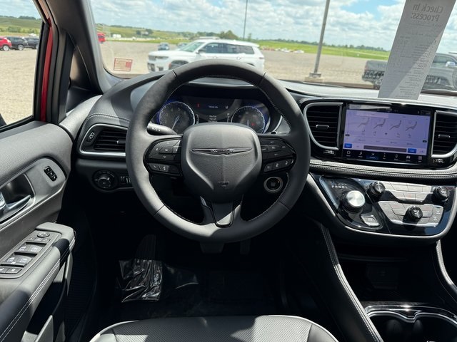 2026 Chrysler Pacifica Limited photo 22