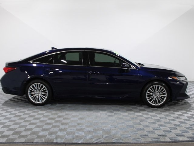 2022 Toyota Avalon Limited photo 4