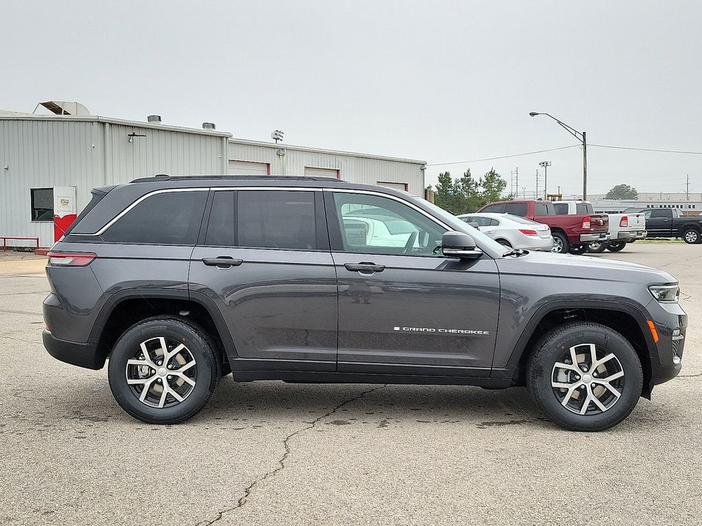 2025 Jeep Grand Cherokee Limited photo 6