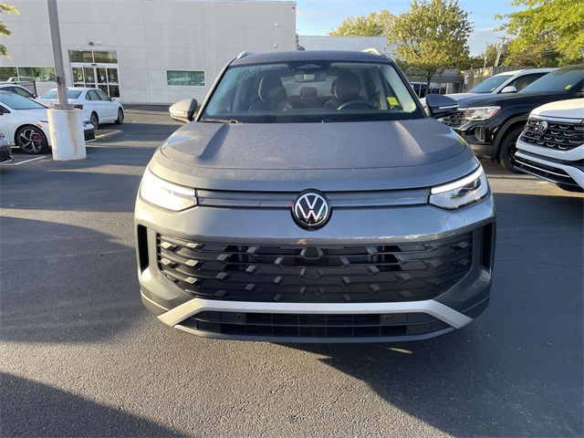 2025 Volkswagen Tiguan SE photo 2