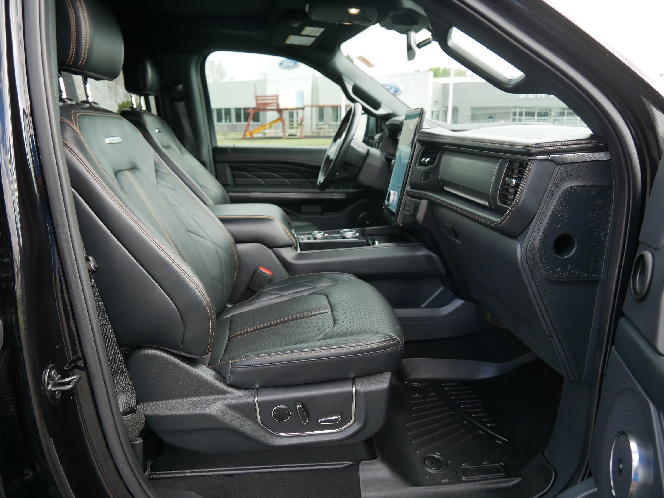 2024 Ford Expedition MAX Platinum photo 15