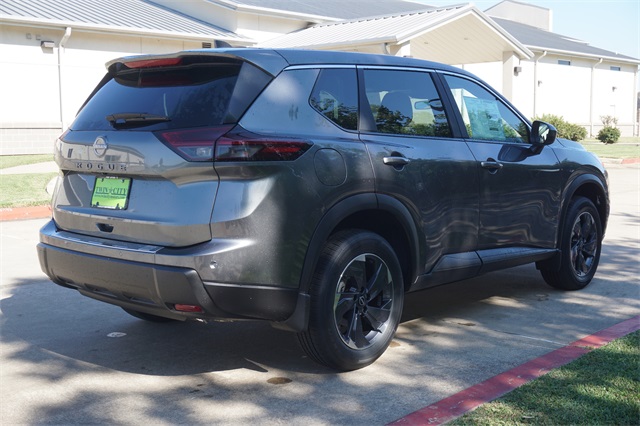 2026 Nissan Rogue SV photo 4