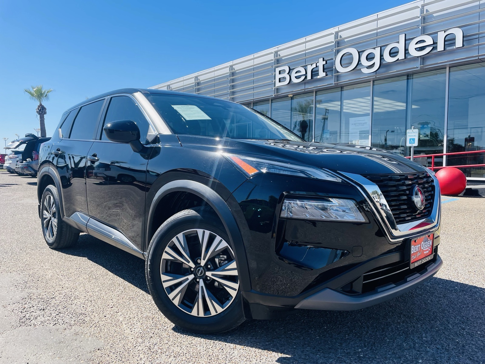 2023 Nissan Rogue SV's photo