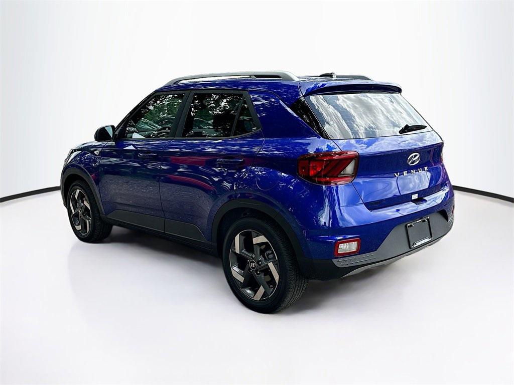 2025 Hyundai Venue SEL photo 3