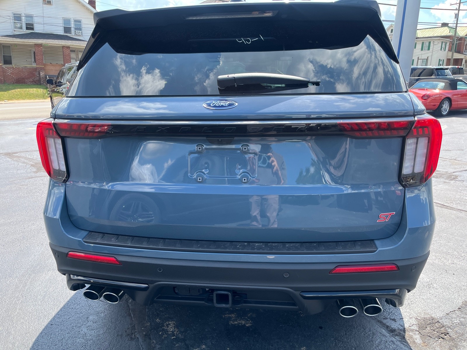 2025 Ford Explorer ST photo 4