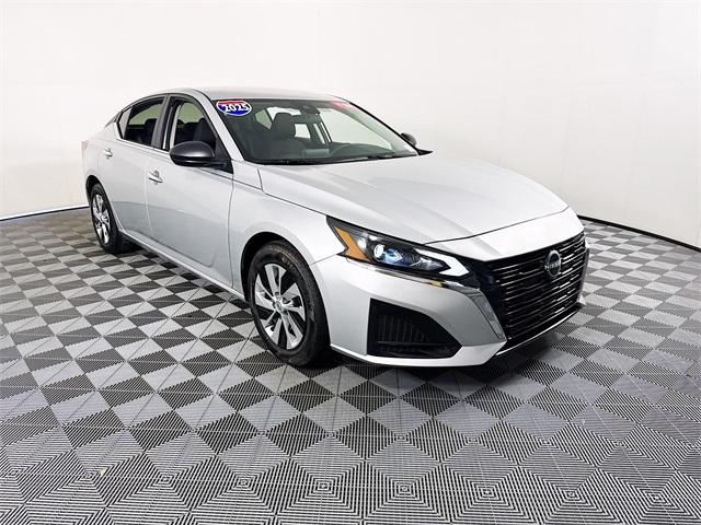 2025 Nissan Altima S's photo