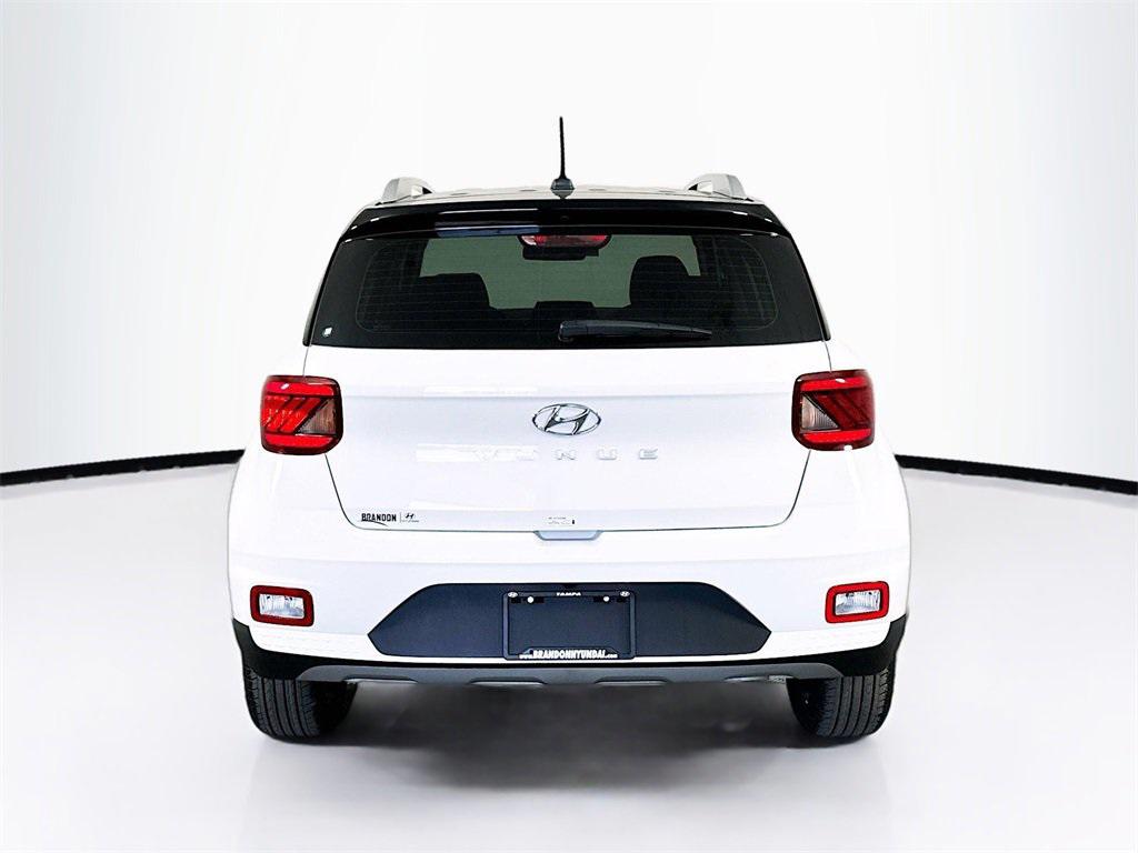 2025 Hyundai Venue Limited photo 2