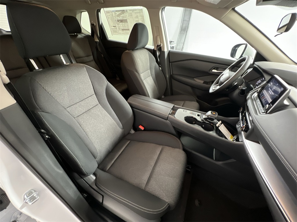 2026 Nissan Rogue SV photo 21