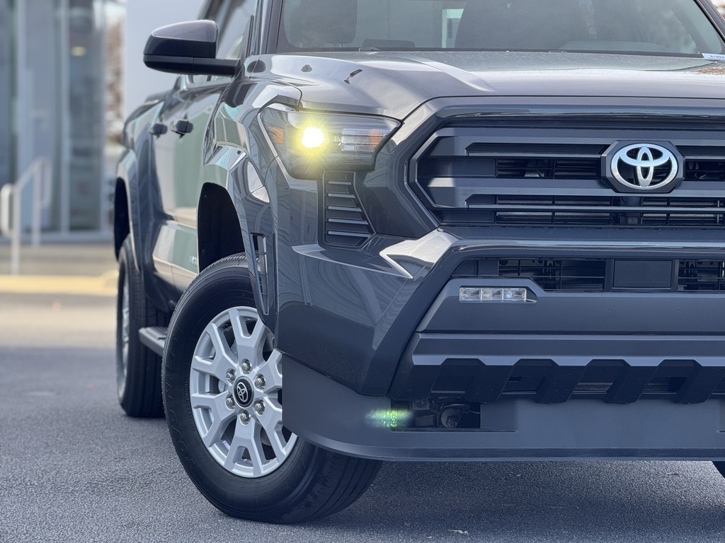 2025 Toyota Tacoma SR5 photo 2