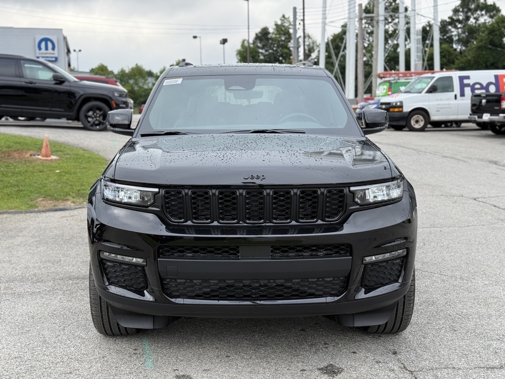 2025 Jeep Grand Cherokee Limited photo 3