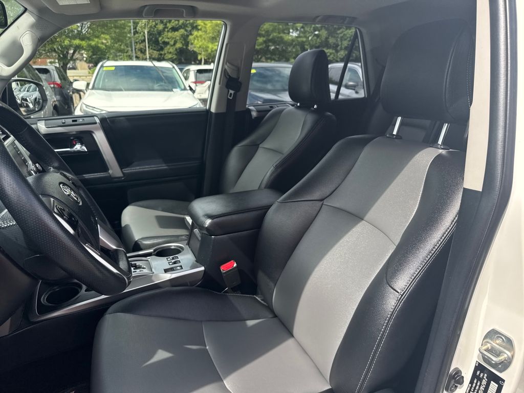 2022 Toyota 4Runner SR5 Premium photo 4