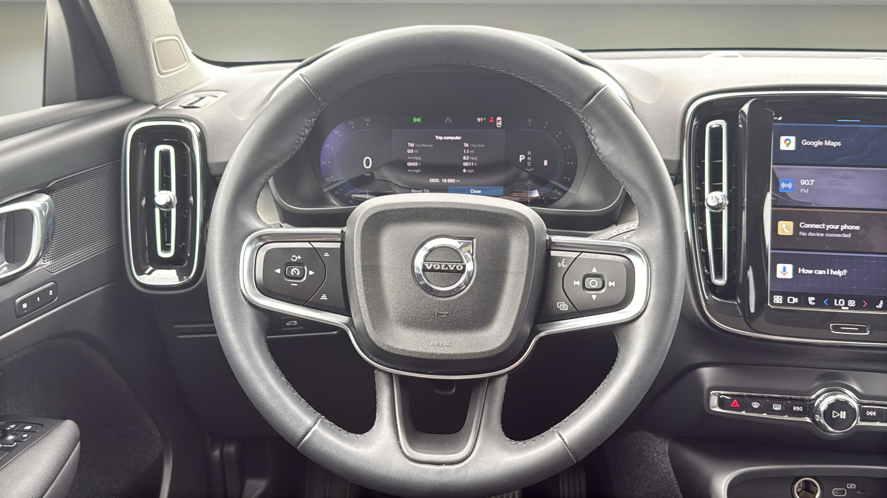 2023 Volvo XC40 Plus photo 10