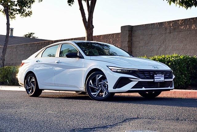 2025 Hyundai Elantra Hybrid SEL Sport photo 2