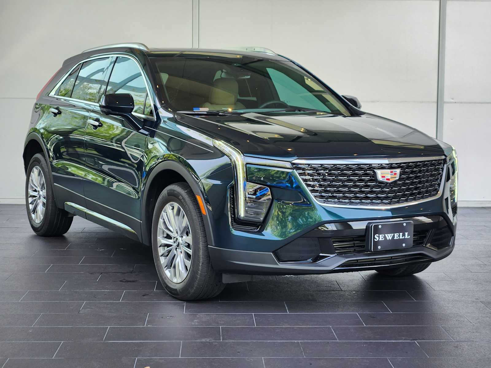 2025 Cadillac XT4 Premium Luxury photo 2