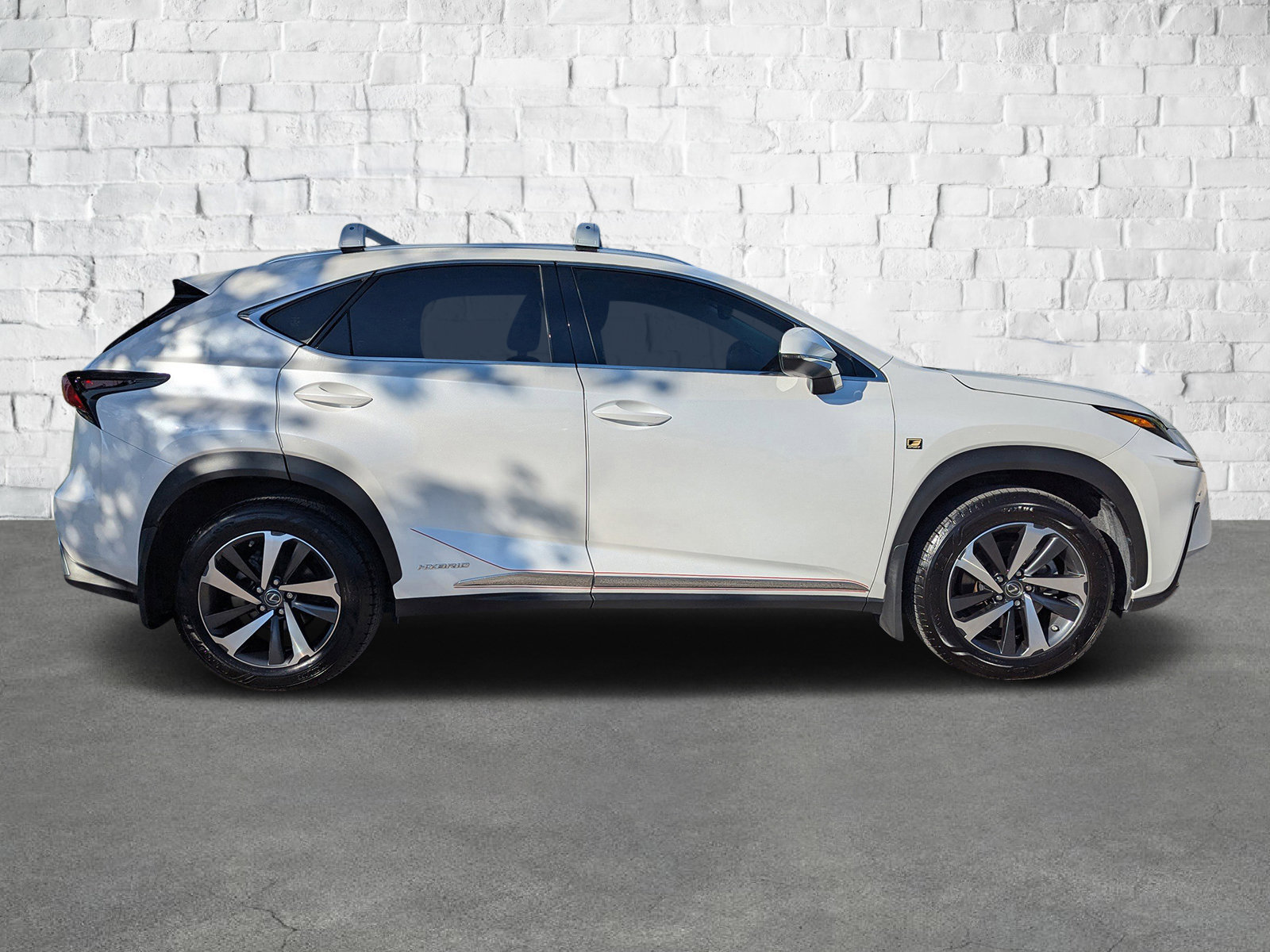 2018 Lexus NX 300h Luxury photo 3