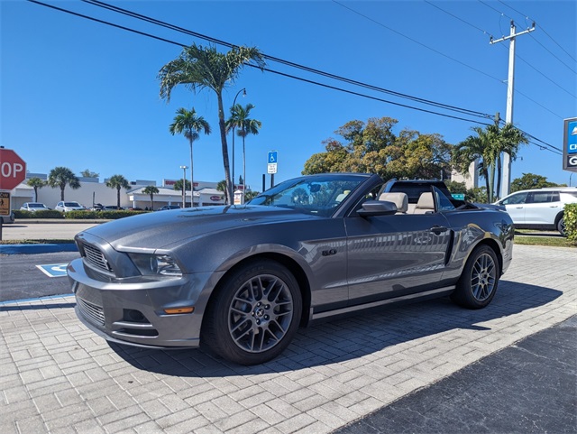 2014 Ford Mustang V6 Premium photo 4
