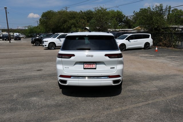 2025 Jeep Grand Cherokee Overland photo 3