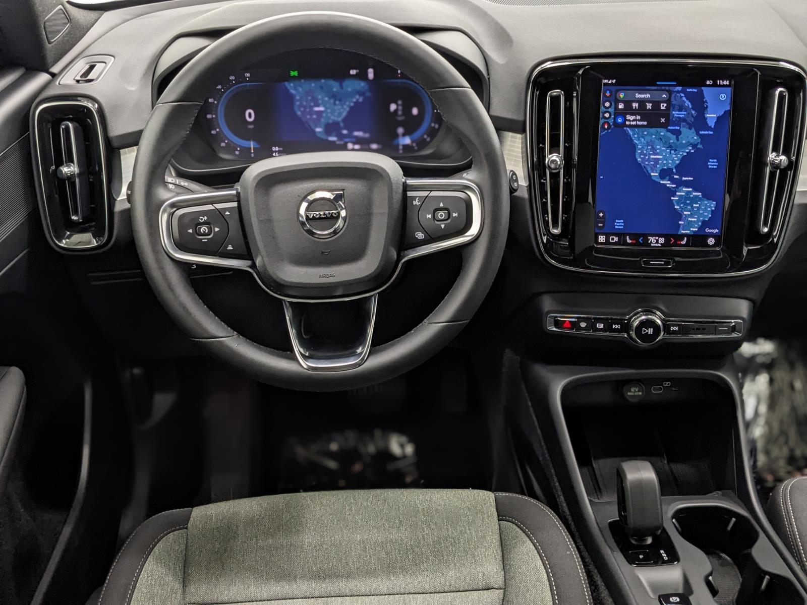 2024 Volvo XC40 Core photo 4