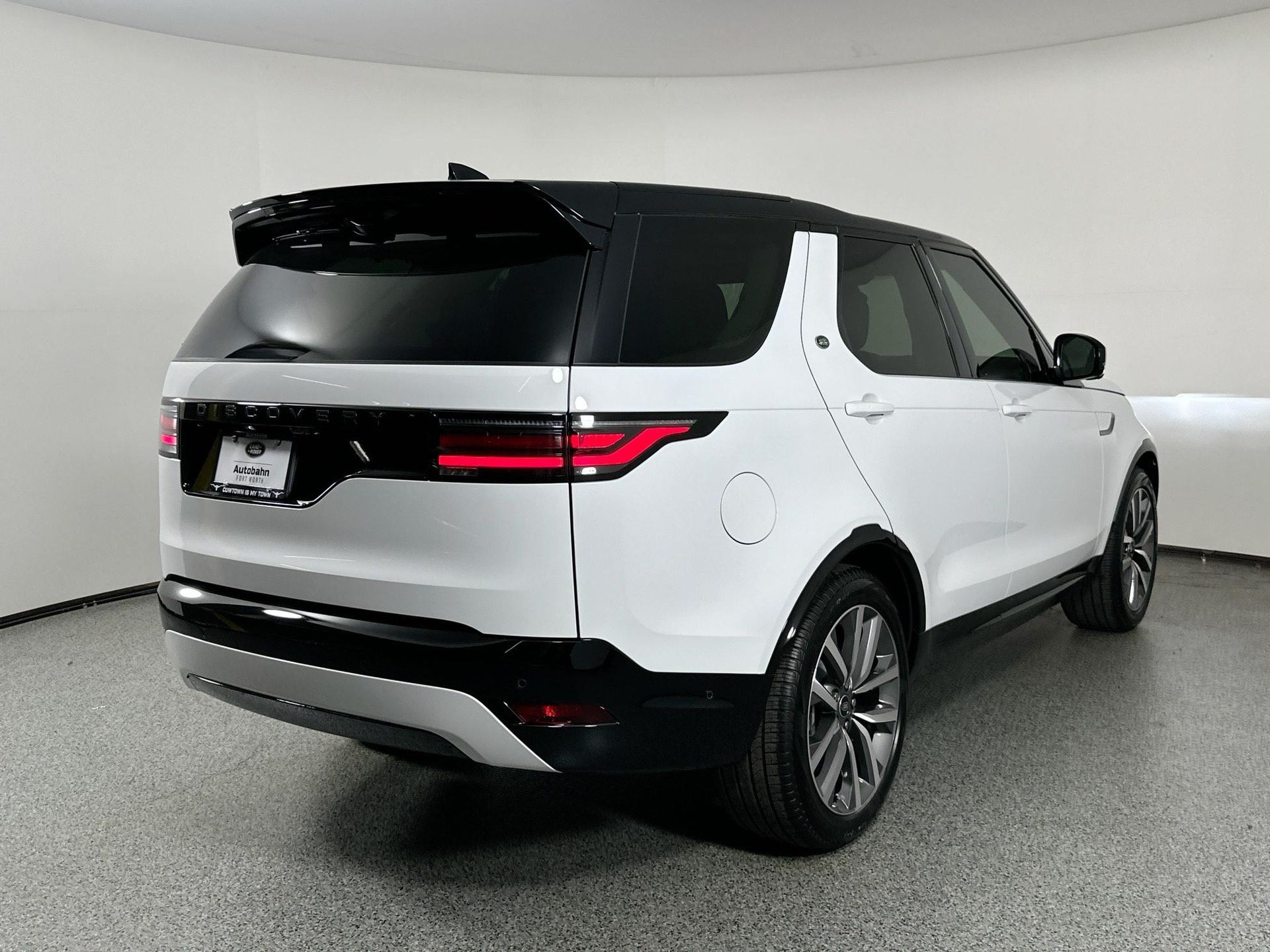 2025 Land Rover Discovery SE photo 4