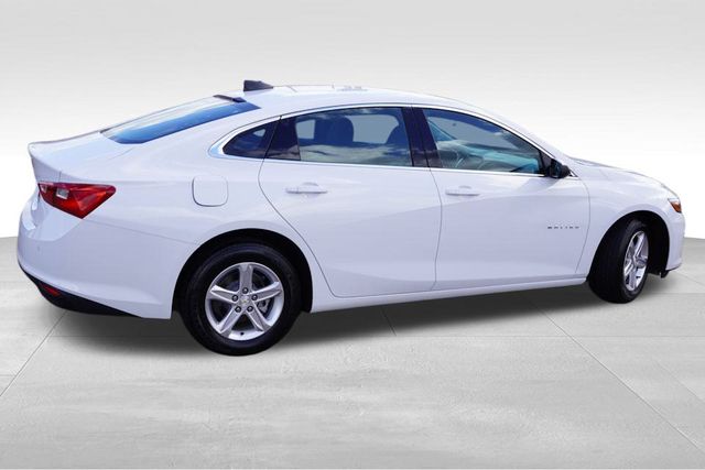 2024 Chevrolet Malibu LS photo 4