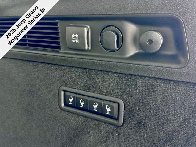 2025 Jeep Grand Wagoneer III photo 32