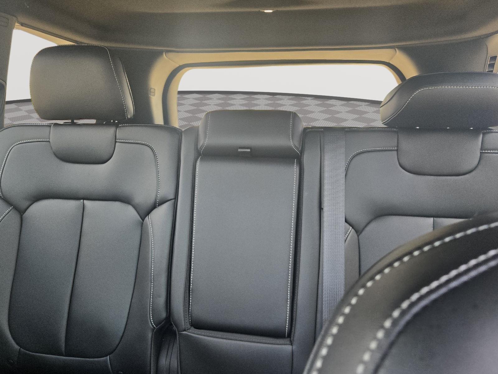 2025 Jeep Grand Cherokee Limited photo 10